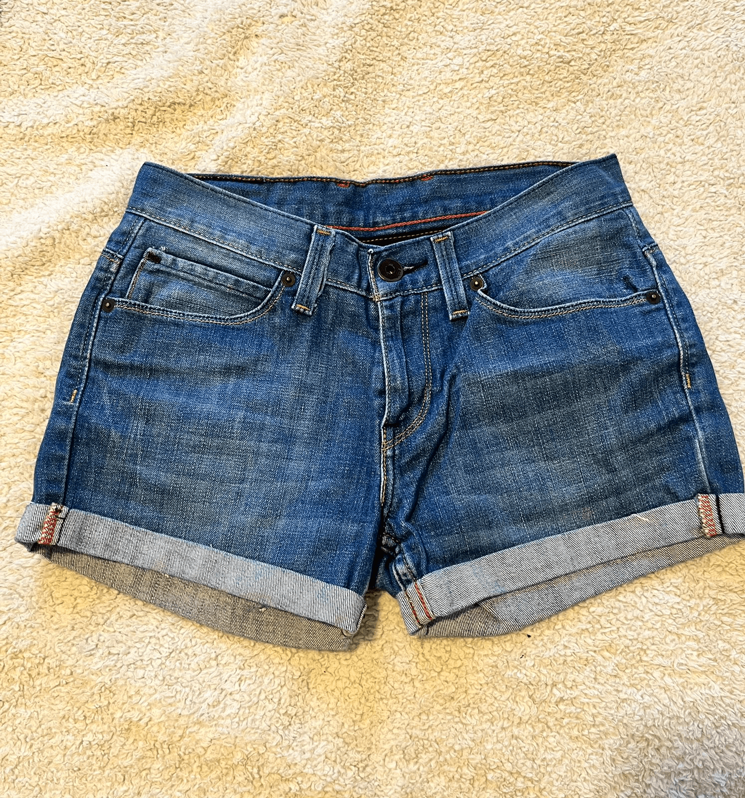 Short Levis